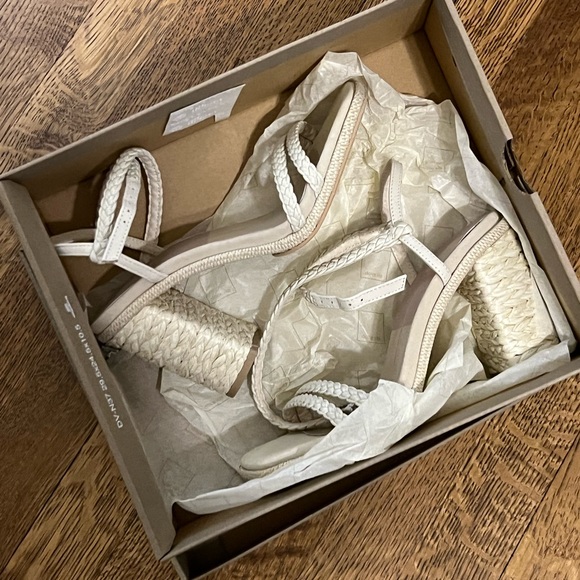 BRAND NEW Dolce Vita Oro Heels - Picture 5 of 6